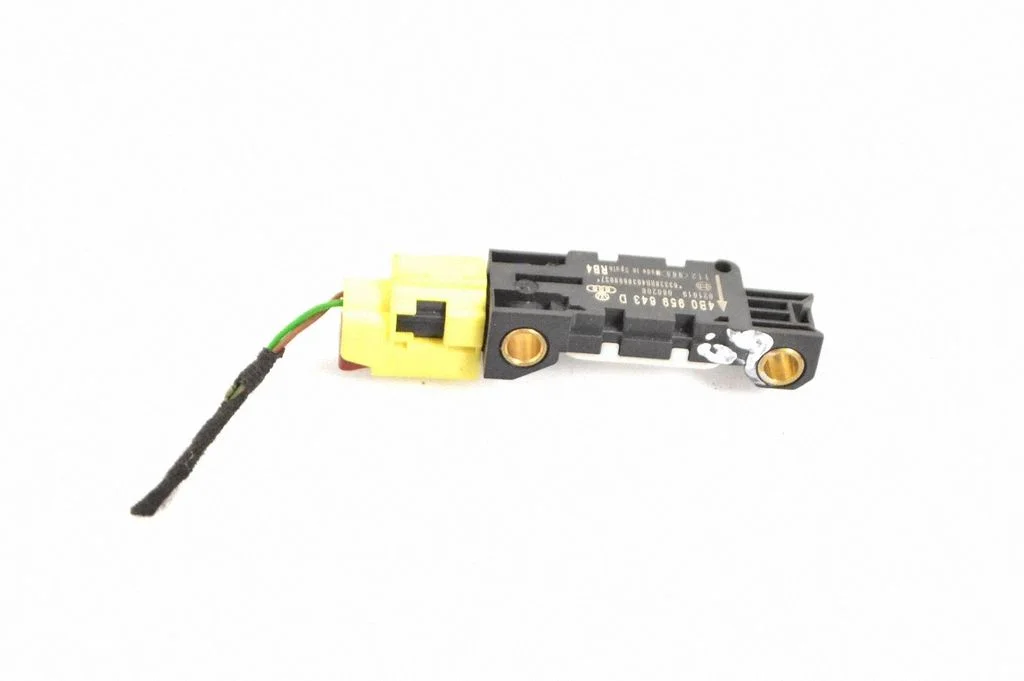 Drošības spilvenu trieciena sensors 4B0959643D