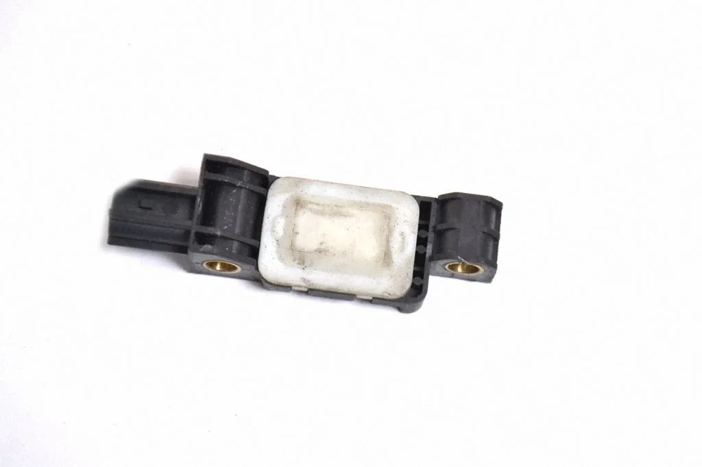 Airbag deployment crash/impact sensor – Audi R8 42 (2006-2015)