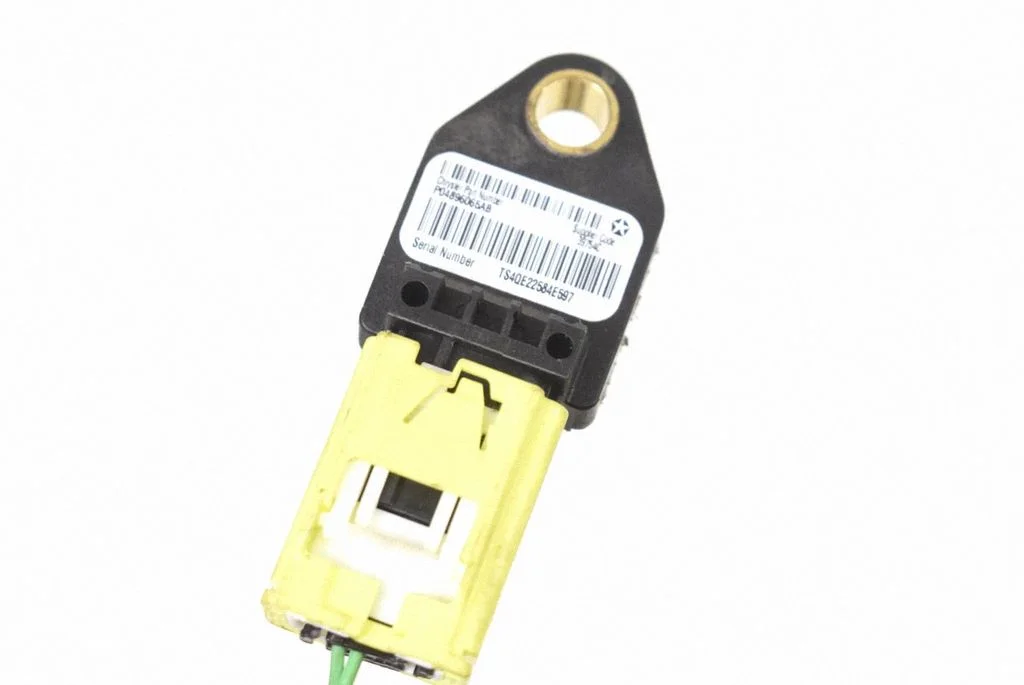 Drošības spilvenu trieciena sensors P04896065AB