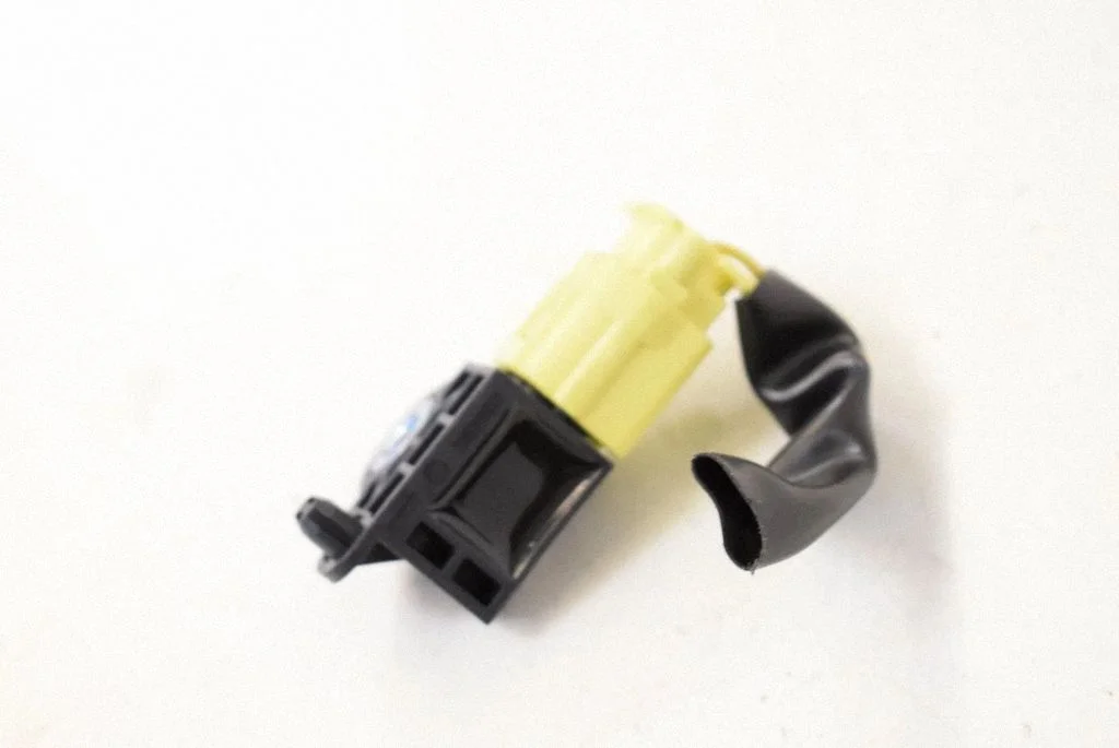 Drošības spilvenu trieciena sensors 988303RA0A