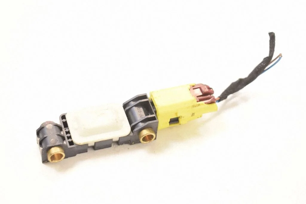 Drošības spilvenu trieciena sensors 8E0959643B