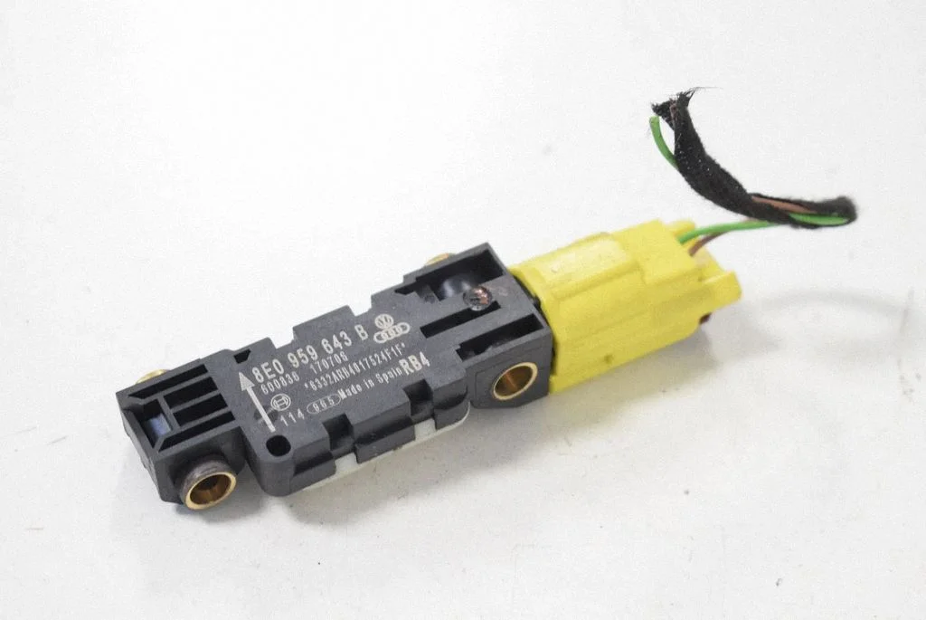 Drošības spilvenu trieciena sensors 8E0959643B