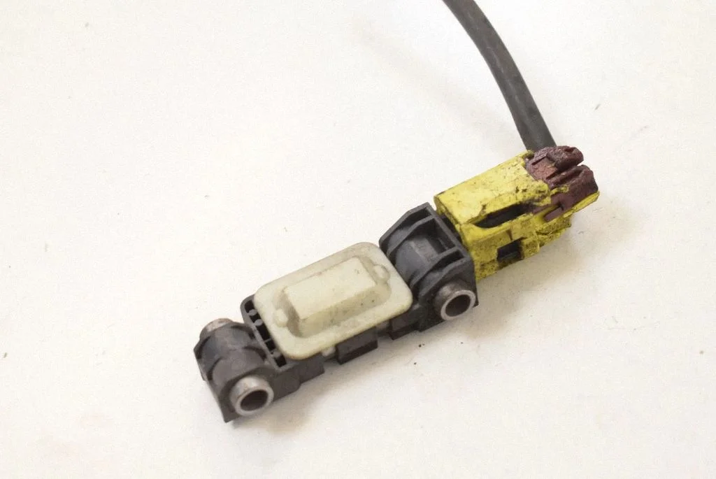 Drošības spilvenu trieciena sensors 8E0959651A
