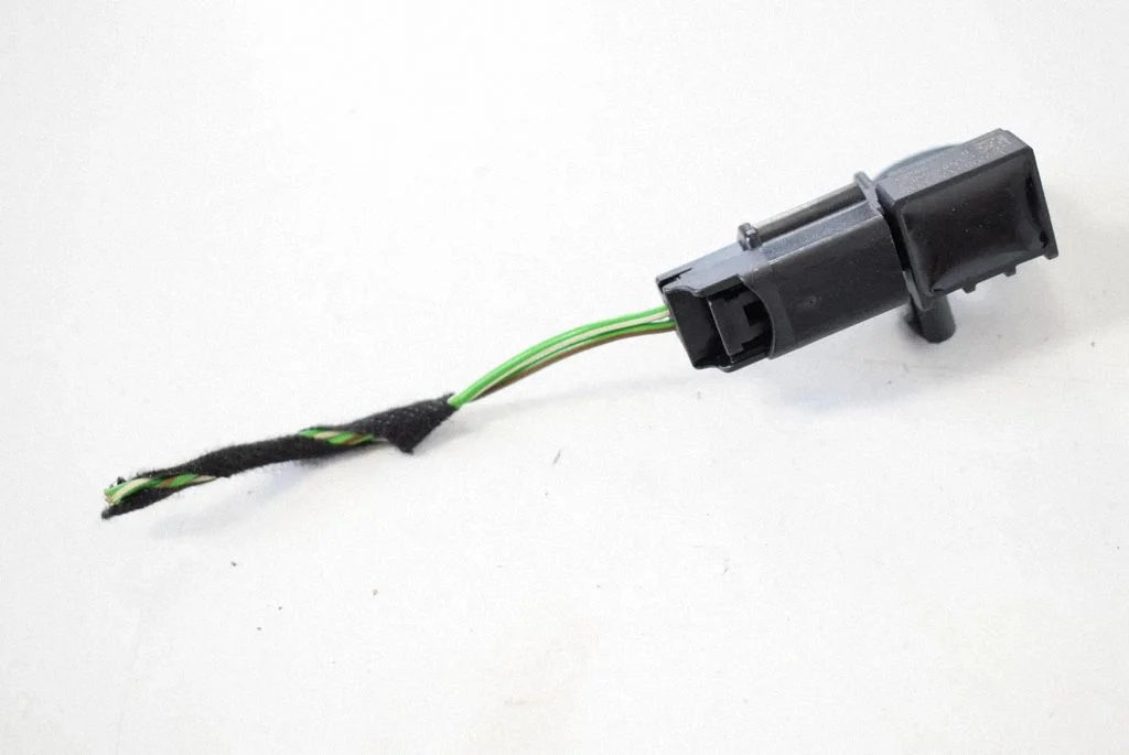 Drošības spilvenu trieciena sensors 8J3214B006AA