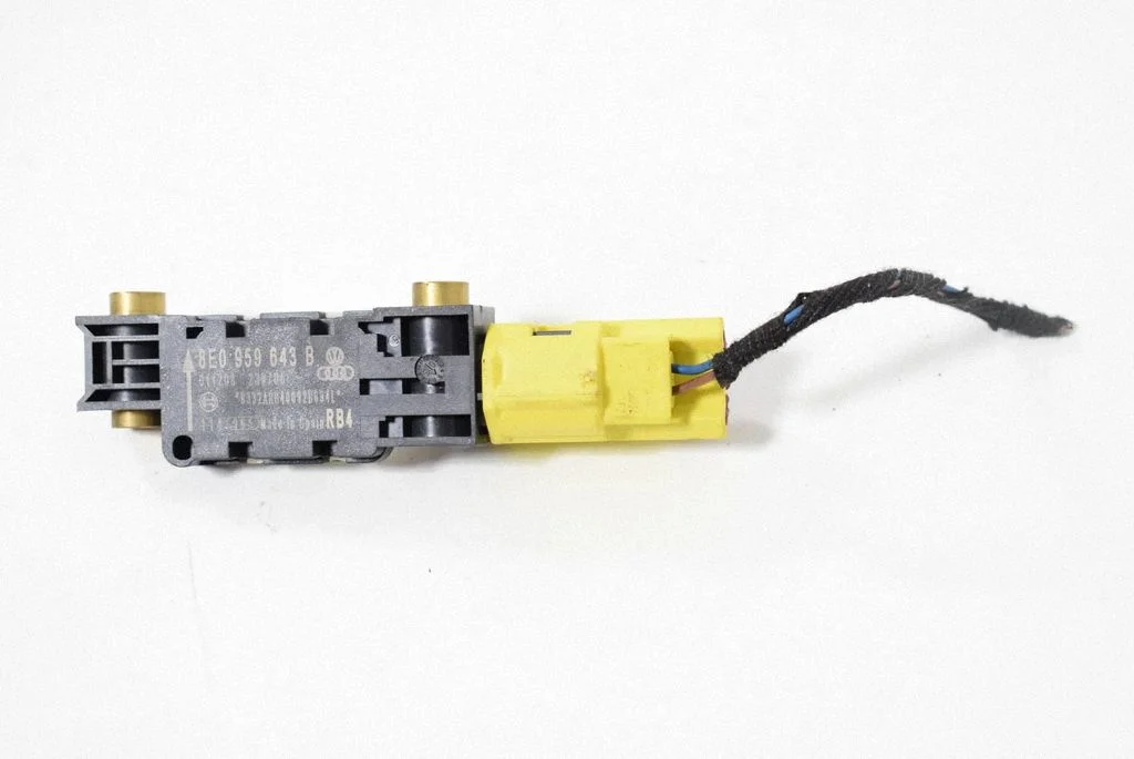 Drošības spilvenu trieciena sensors 8E0959643B