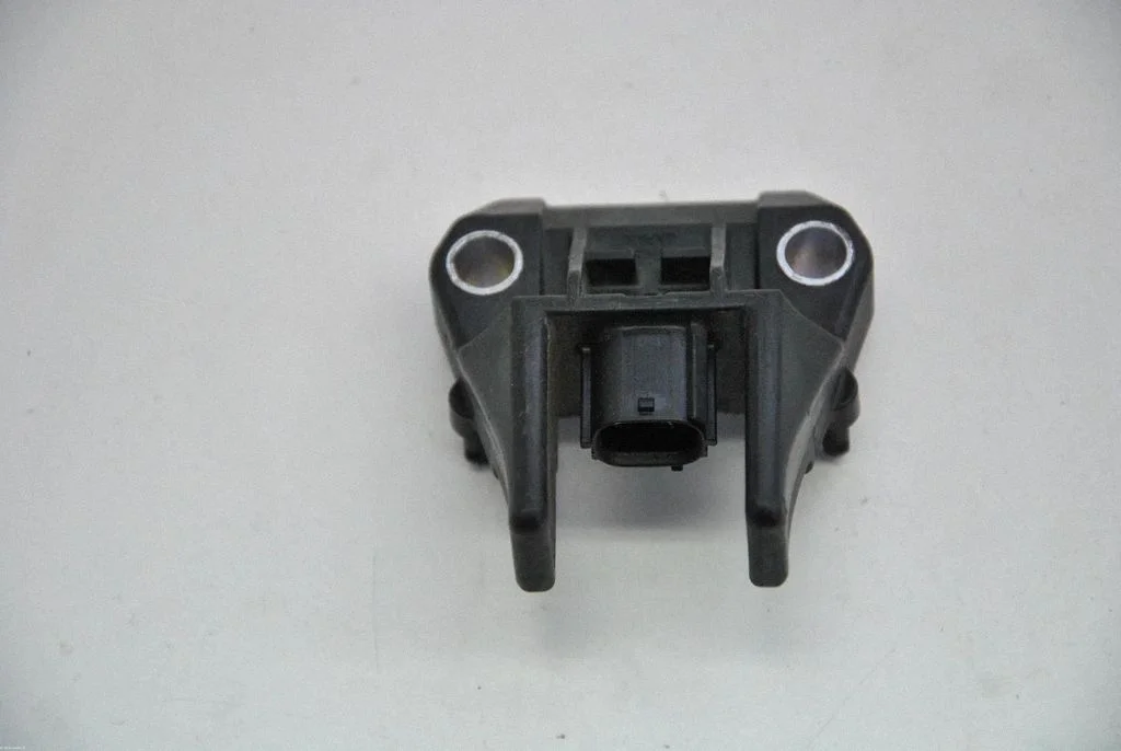 Airbag deployment crash/impact sensor – Lexus GS 300 350 430 450H (2005-2012)