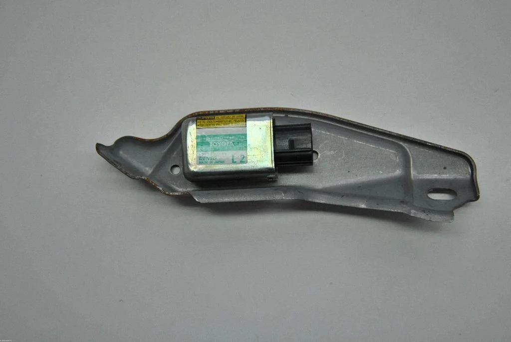 Airbag deployment crash/impact sensor – Lexus GS 300 350 430 450H (2005-2012)
