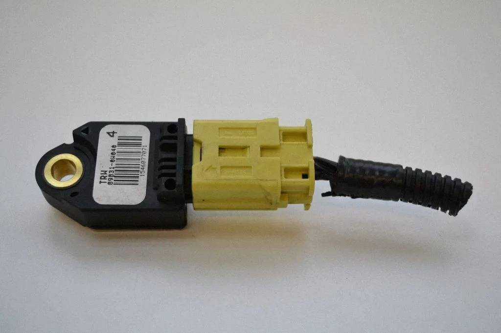 Airbag deployment crash/impact sensor – Lexus IS 220D-250-350 (2006-2013)
