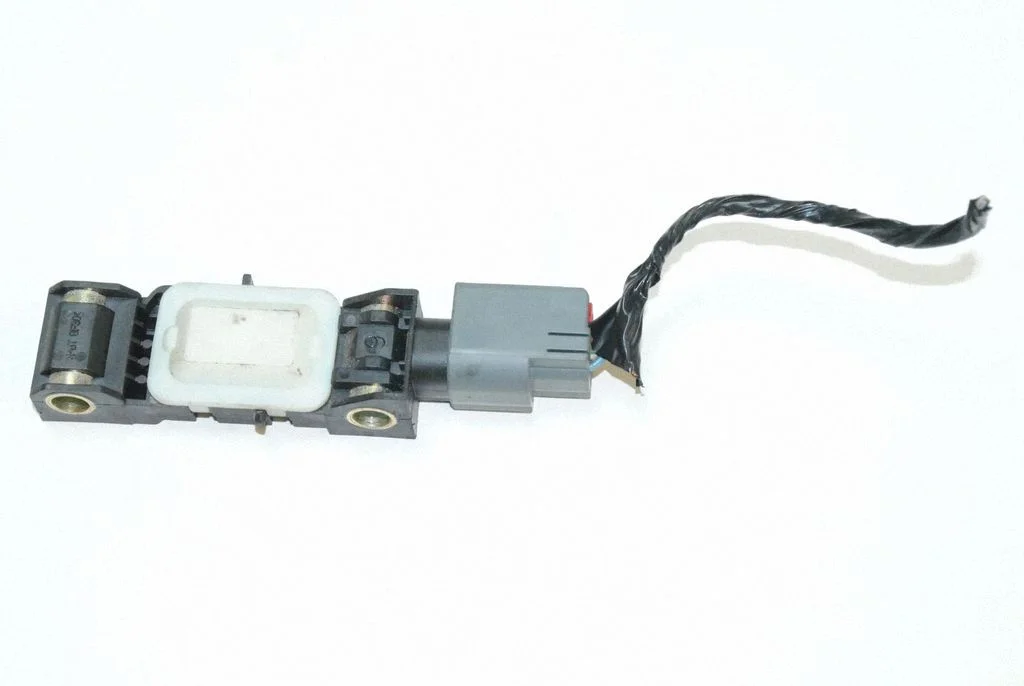 Drošības spilvenu trieciena sensors 04671779AC