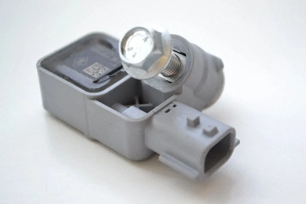 Drošības spilvenu trieciena sensors – kreisā