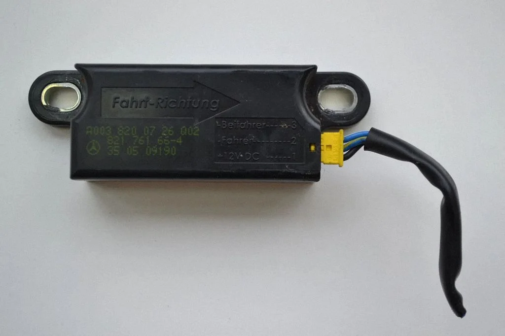 Airbag deployment crash/impact sensor – Mercedes-Benz E-Class W211 (2002-2009)