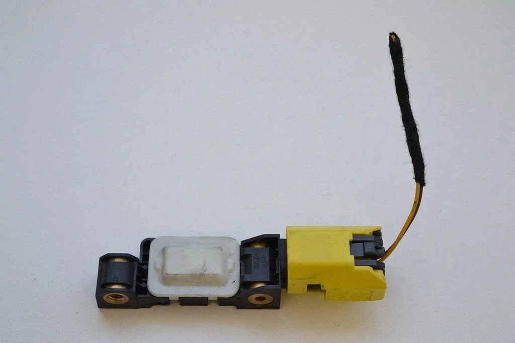 Drošības spilvenu trieciena sensors 7L0909606B