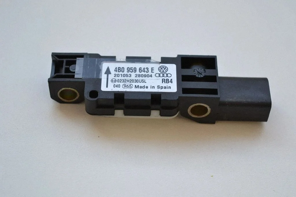 Drošības spilvenu trieciena sensors 4B0959643E