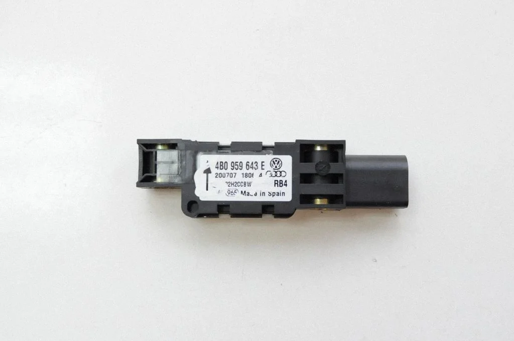 Drošības spilvenu trieciena sensors 4B0959643E