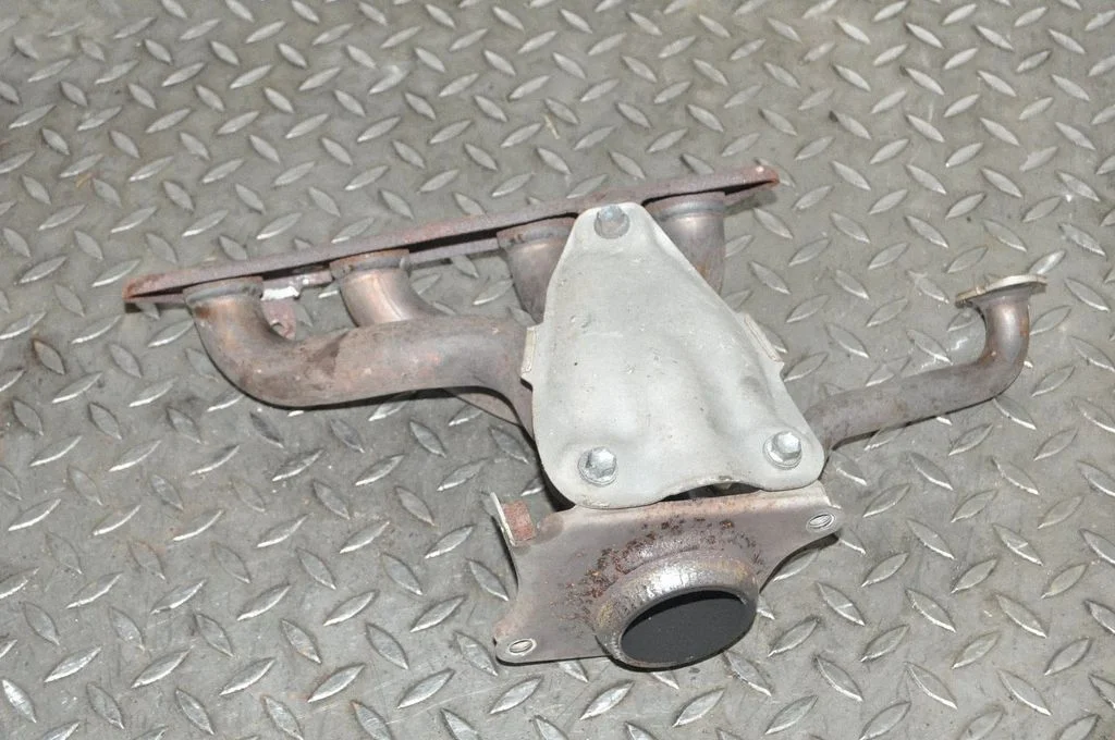 Exhaust manifold – Toyota Prius (XW30) (2009-2015)