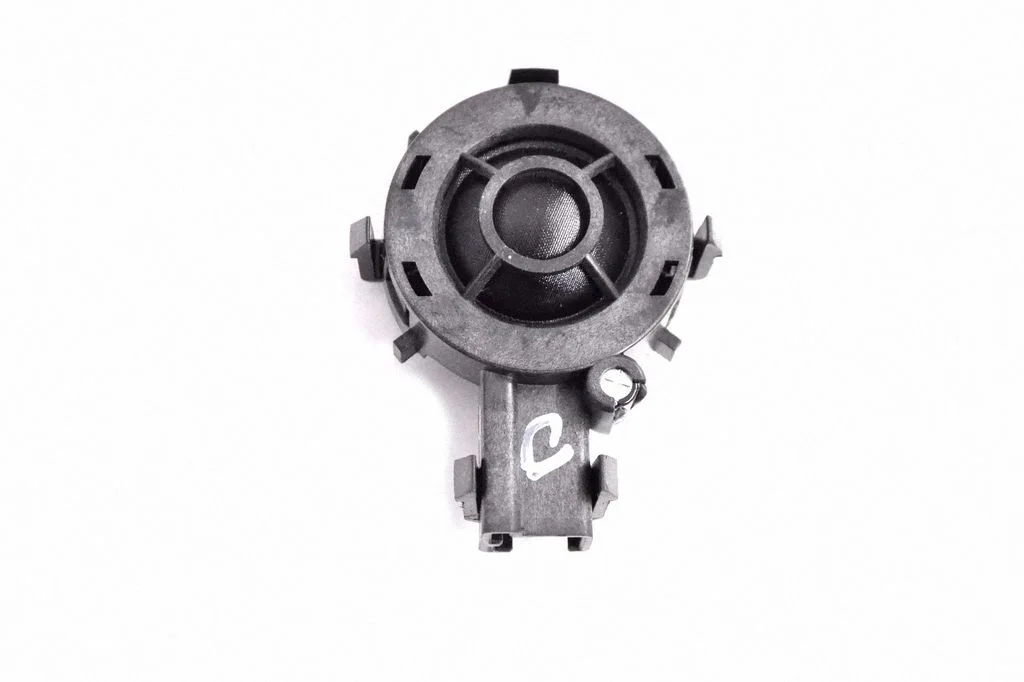 Skaļrunis (-ņi) aizmugurējās durvīs 31384748
