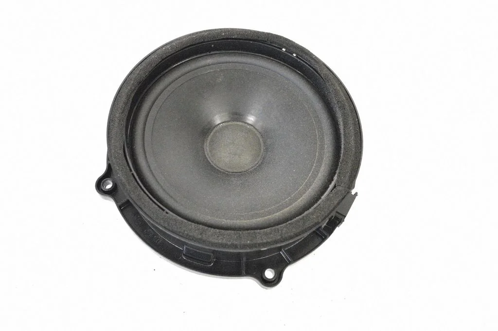 Skaļrunis (-ņi) aizmugurējās durvīs XQM500290