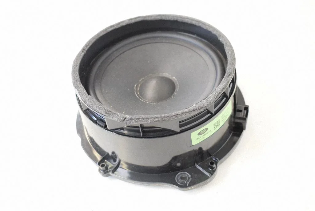 Skaļrunis (-ņi) aizmugurējās durvīs J8A218808FB