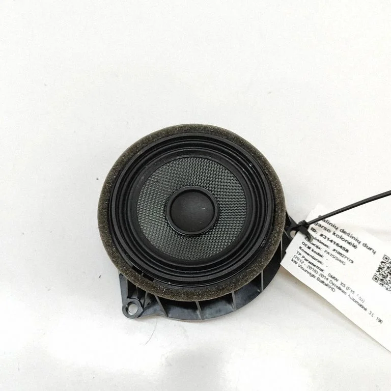 Skaļrunis (-ņi) aizmugurējās durvīs 9286368