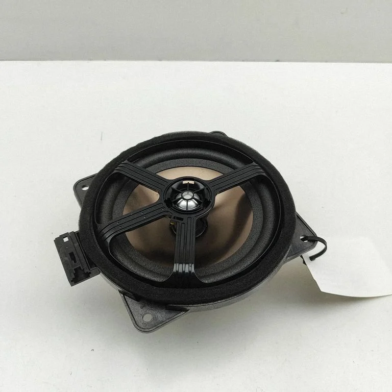 Skaļrunis (-ņi) aizmugurējās durvīs 96340B8200