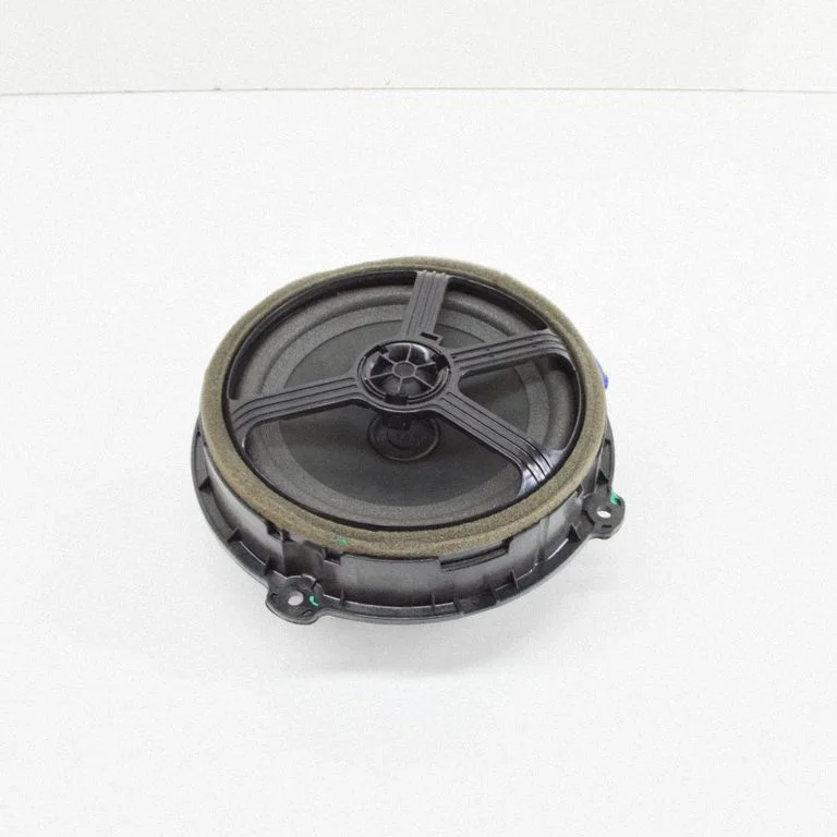 Skaļrunis (-ņi) aizmugurējās durvīs 8941034301A