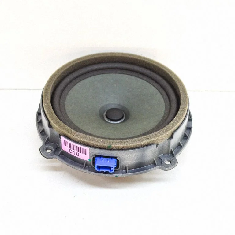 Skaļrunis (-ņi) aizmugurējās durvīs 96340G5100