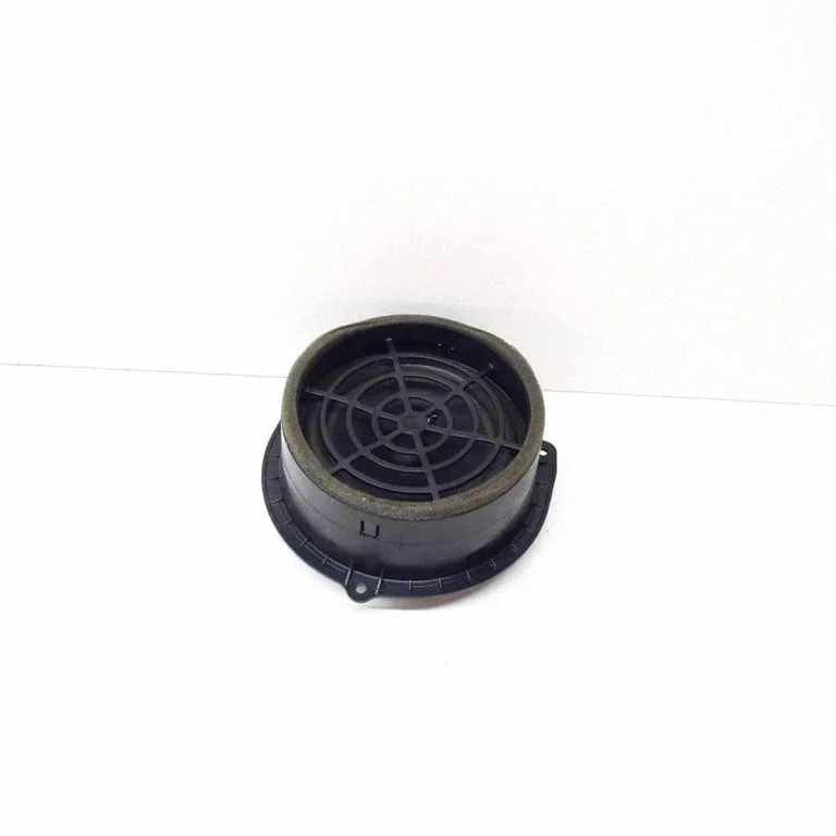 Skaļrunis (-ņi) aizmugurējās durvīs 4H0035411A
