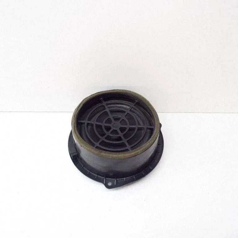 Skaļrunis (-ņi) aizmugurējās durvīs 3139360010