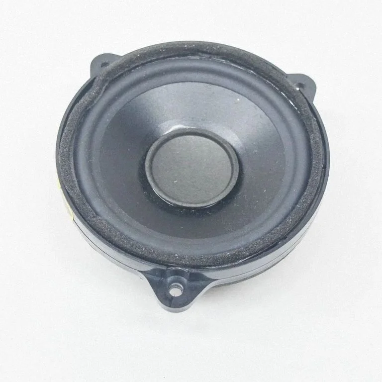 Skaļrunis (-ņi) aizmugurējās durvīs 434107864261