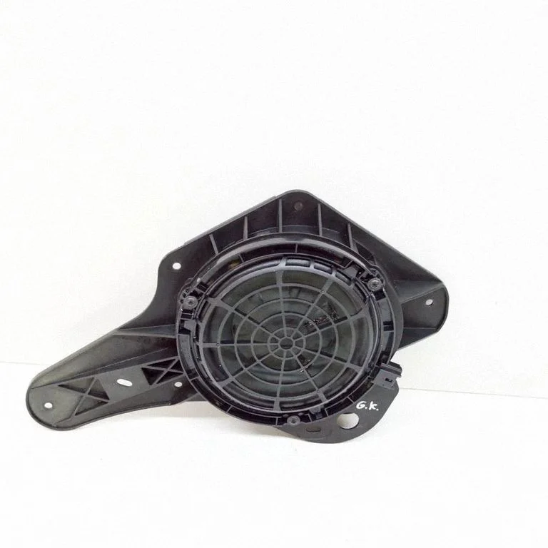 Skaļrunis (-ņi) aizmugurējās durvīs 9813827180