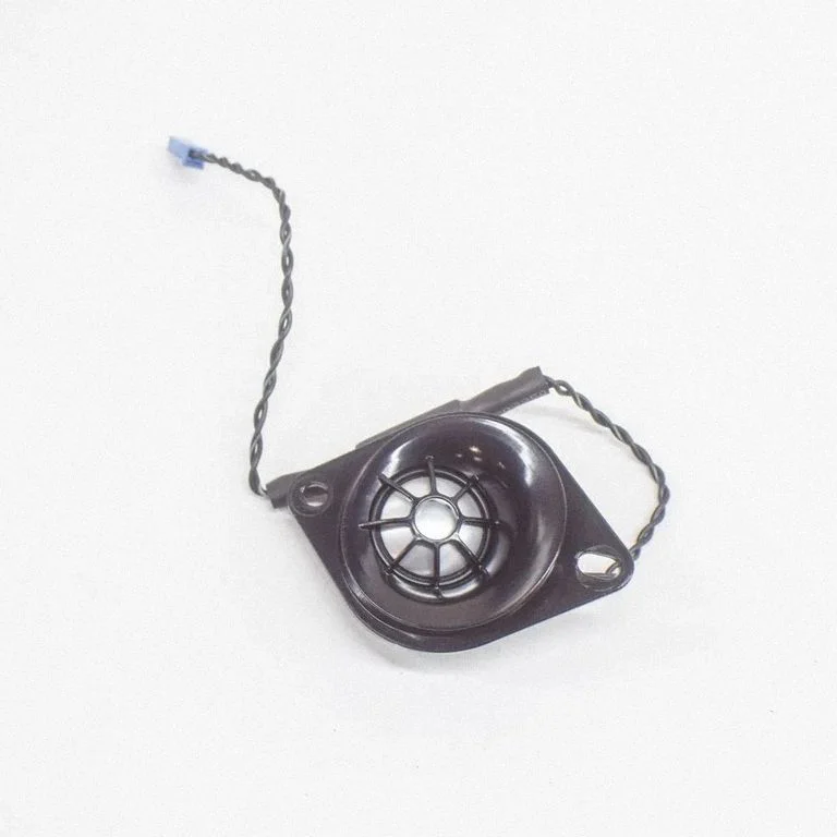 Skaļrunis (-ņi) aizmugurējās durvīs 8907014003