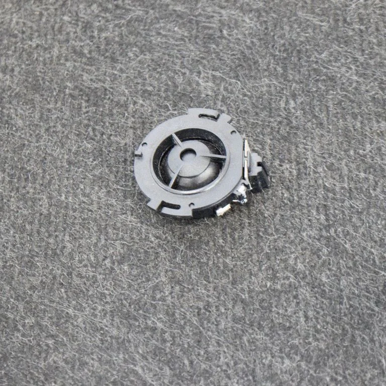 Skaļrunis (-ņi) aizmugurējās durvīs 8T0035399