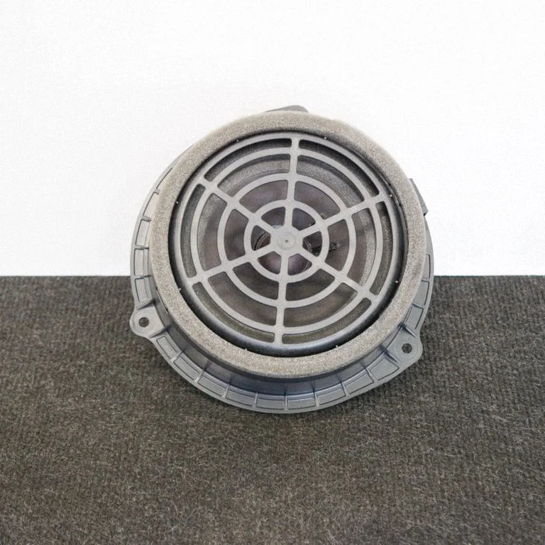 Skaļrunis (-ņi) aizmugurējās durvīs 4G0035411