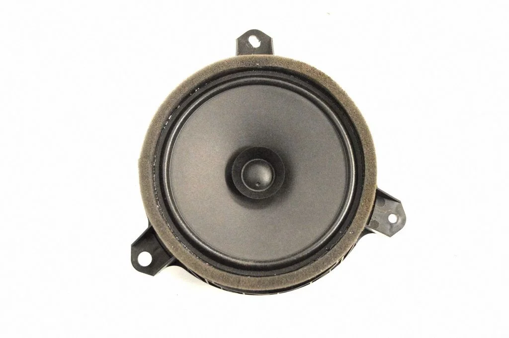 Skaļrunis (-ņi) aizmugurējās durvīs 8616002B80