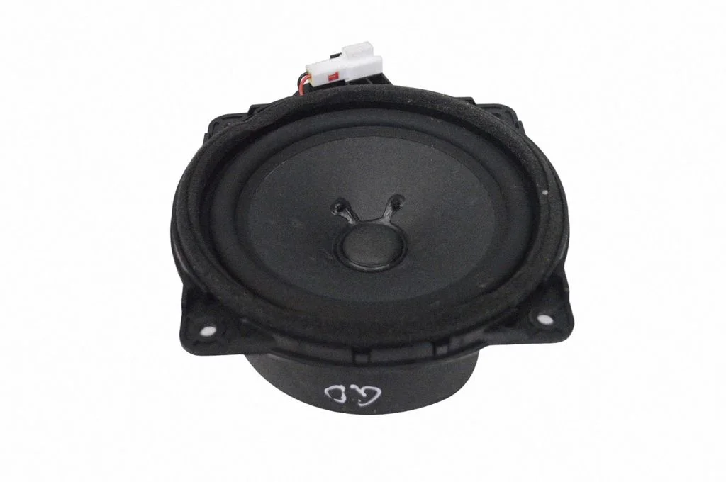 Skaļrunis (-ņi) aizmugurējās durvīs 96331C5200
