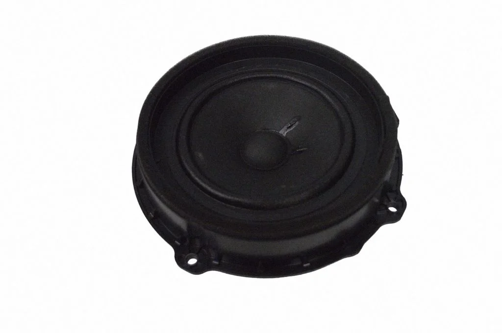 Skaļrunis (-ņi) aizmugurējās durvīs 8057360040