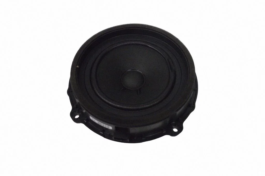 Skaļrunis (-ņi) aizmugurējās durvīs 8057360040
