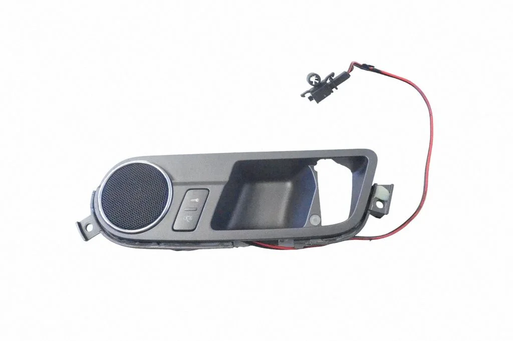 Skaļrunis (-ņi) aizmugurējās durvīs 3D0035411J