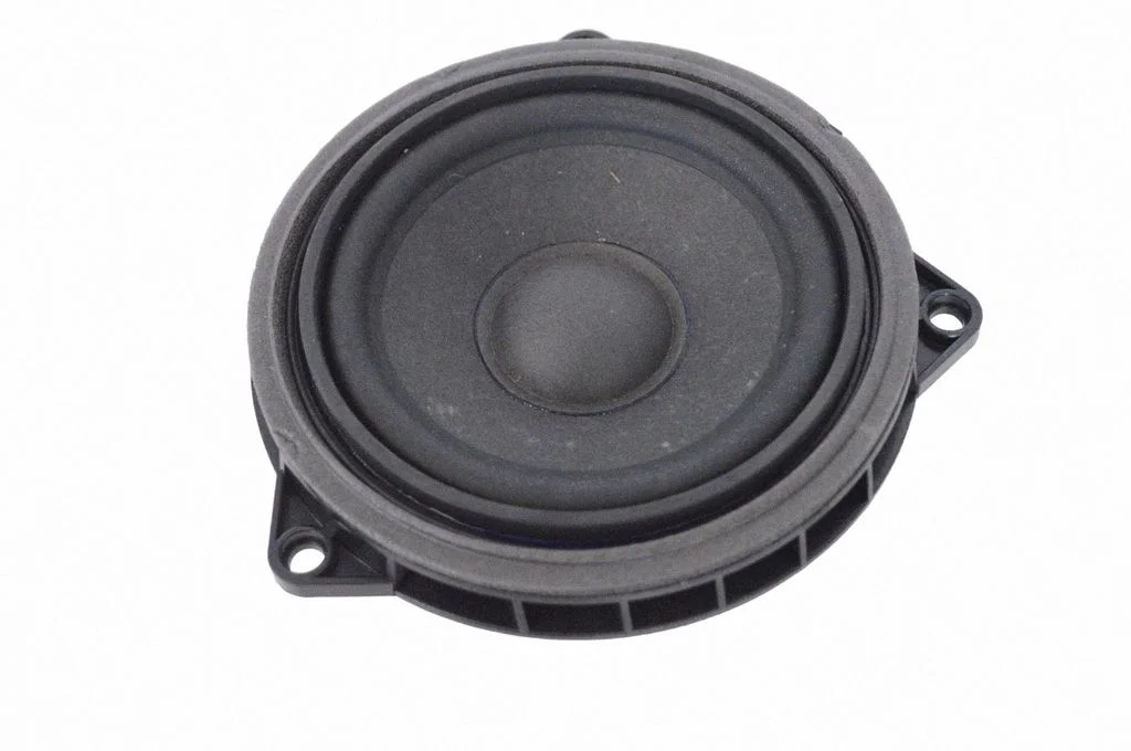 Skaļrunis (-ņi) aizmugurējās durvīs 9210451