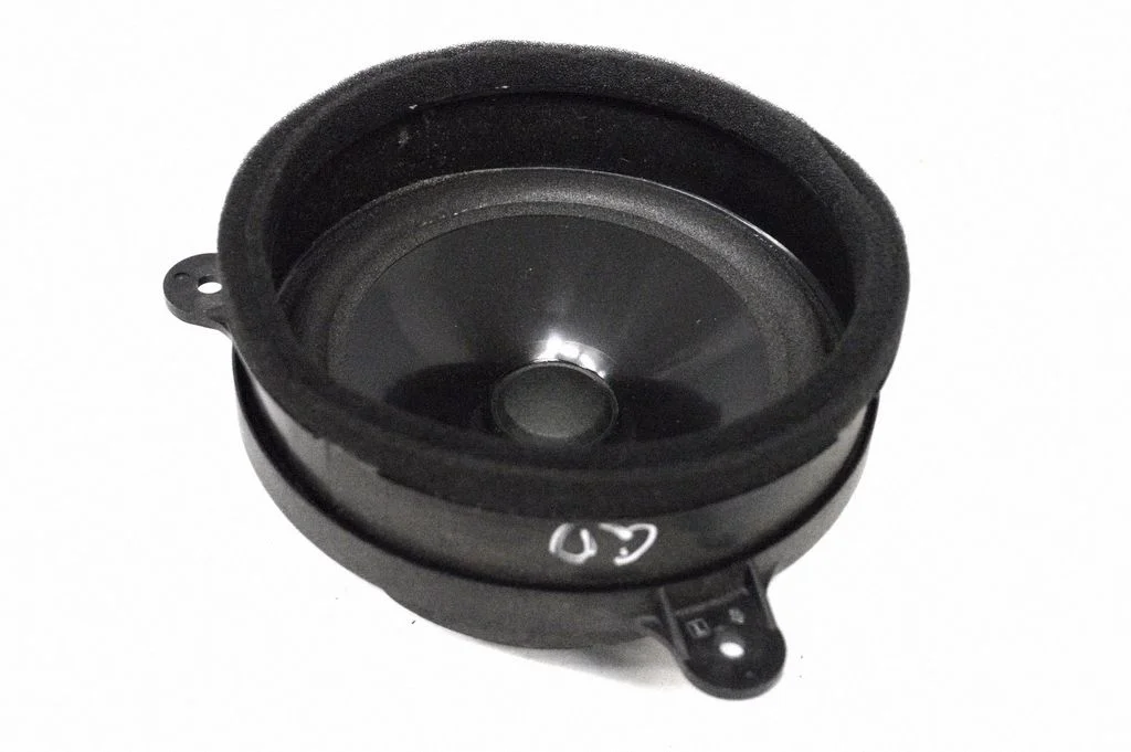 Skaļrunis (-ņi) aizmugurējās durvīs 86301SC140