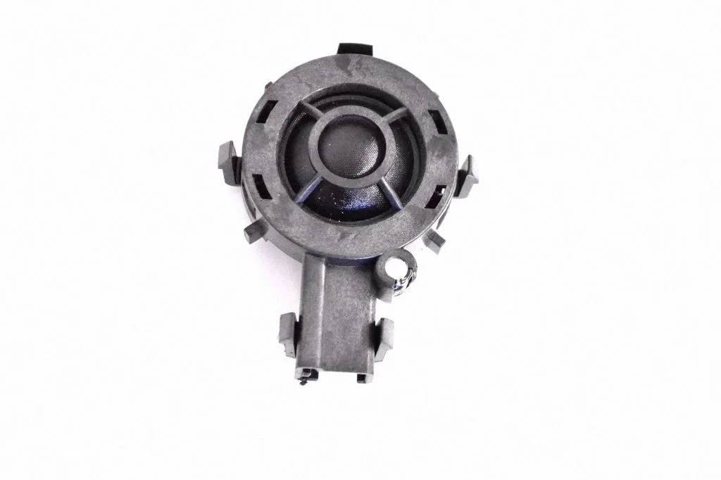 Skaļrunis (-ņi) aizmugurējās durvīs 31384748