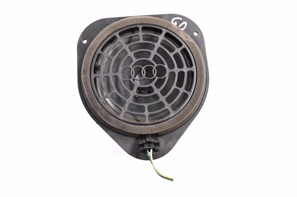 Skaļrunis (-ņi) aizmugurējās durvīs 8T0035411A