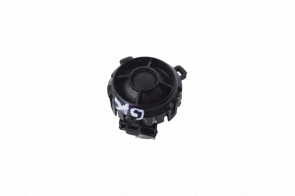Skaļrunis (-ņi) aizmugurējās durvīs 5C6867101A