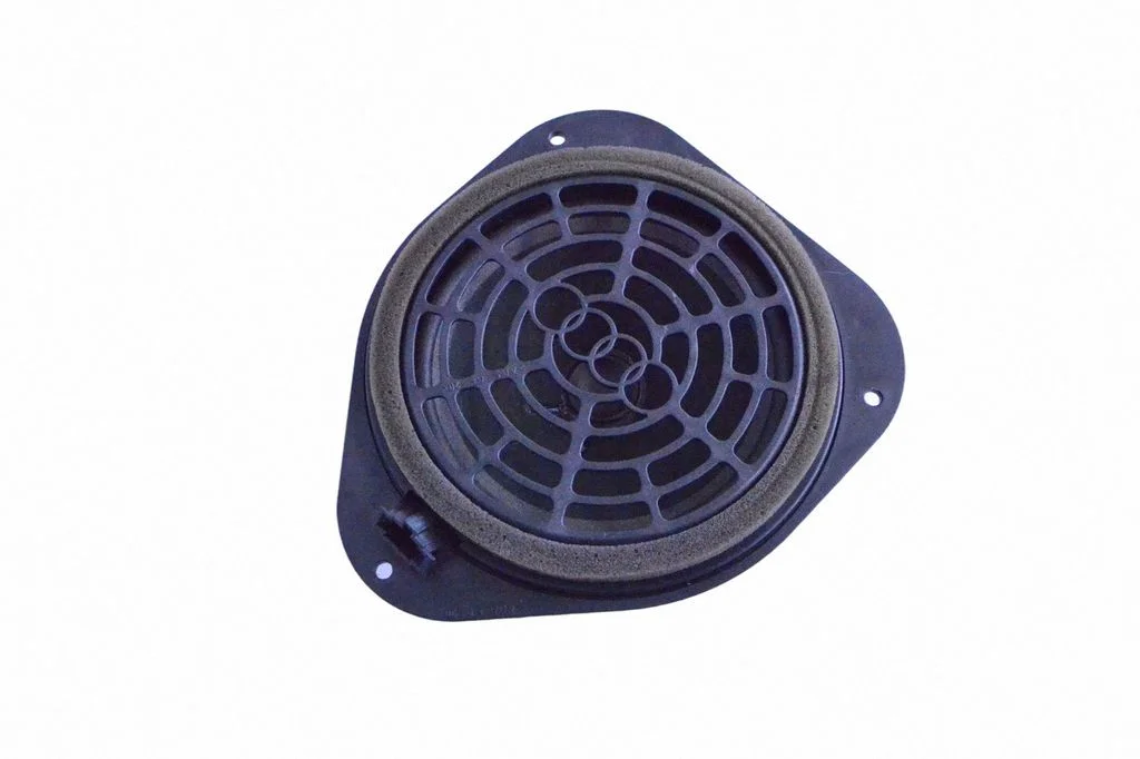 Skaļrunis (-ņi) aizmugurējās durvīs 8T0035411A