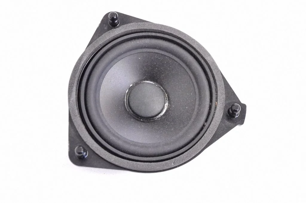 Skaļrunis (-ņi) aizmugurējās durvīs A2318200702