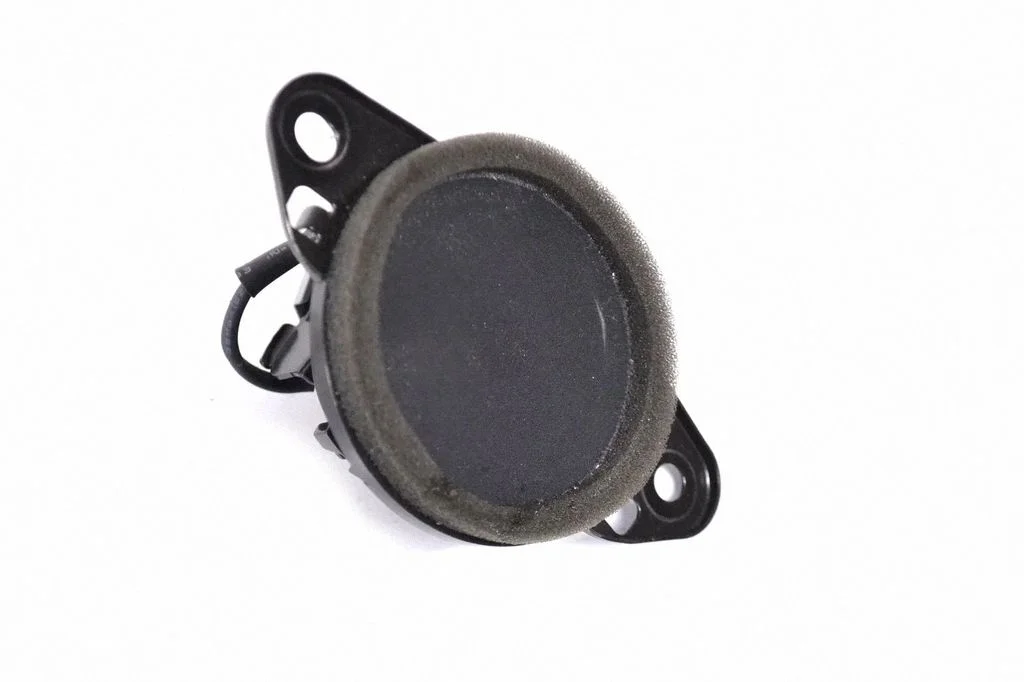 Rear door speaker – Toyota Prius (XW30) (2009-2015)