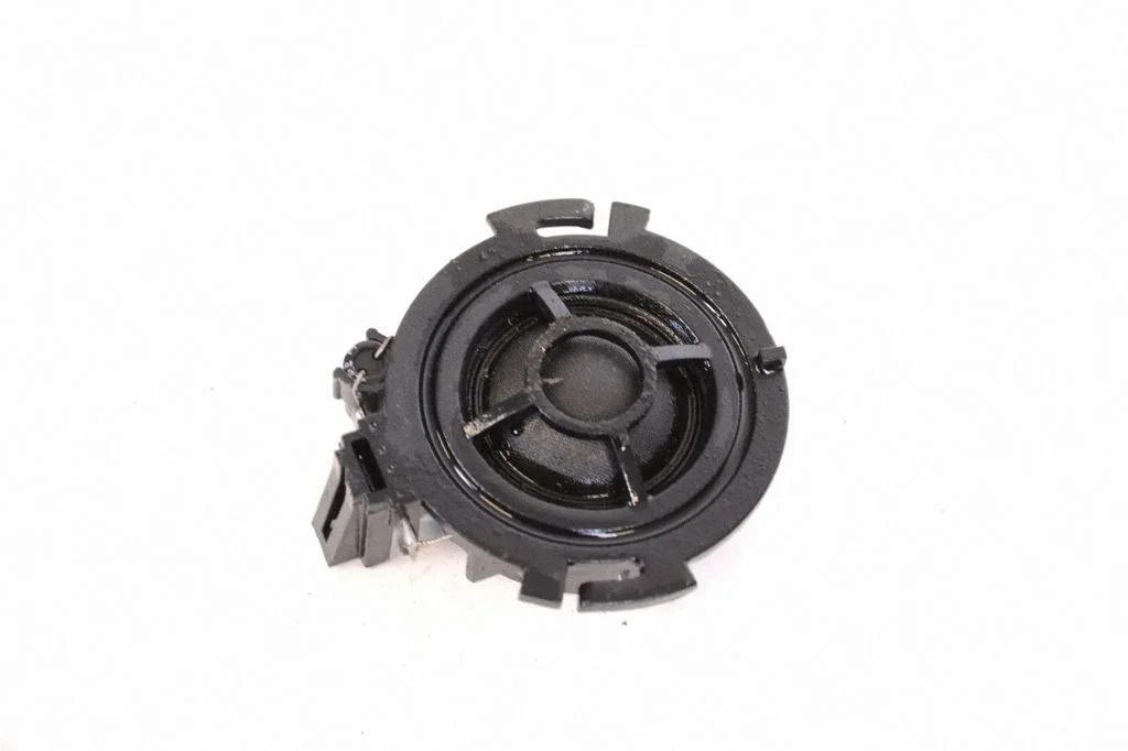 Skaļrunis (-ņi) aizmugurējās durvīs 4F0035399A
