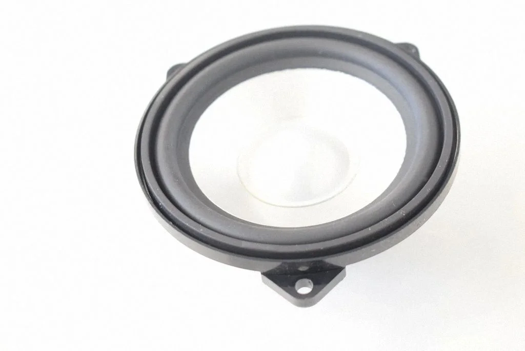 Skaļrunis (-ņi) aizmugurējās durvīs 5H2218808FA