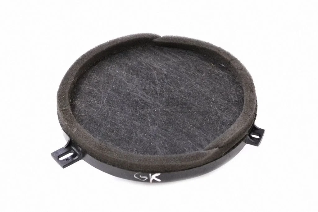 Skaļrunis (-ņi) aizmugurējās durvīs 04714600AB