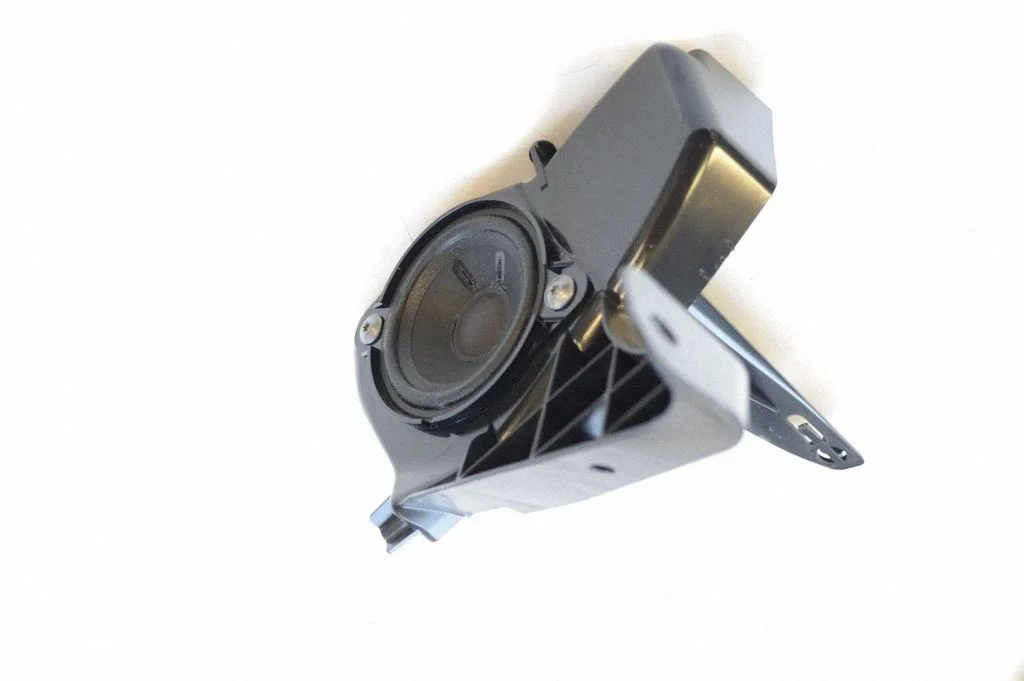 Skaļrunis (-ņi) aizmugurējās durvīs 4G8035402